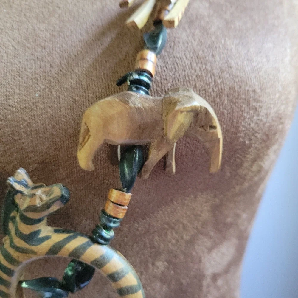 Hand Carved Wood Safari Animal Bead Necklace 30‎ Inch Zebra Giraffe Goblincore